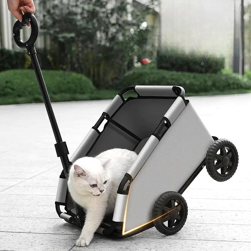 Découvrez notre petite poussette pour animaux de compagnie, idéale pour les chiens et chats de petite taille. Conçue pour offrir confort et sécurité, cette poussette portable est parfaite pour les promenades en ville, les sorties au parc ou les courses. Petite poussette, animaux de compagnie, chiens, chats, confort, sécurité, design compact, léger, manœuvrable, rangement facile, stabilité, matériaux de haute qualité, durabilité, protection, promenades en ville, sorties au parc, compagnons à quatre pattes.