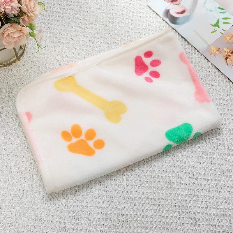 Offrez à votre animal de compagnie un espace de repos confortable avec notre tapis de sommeil doux spécialement conçu pour les chiens et les chats. Tapis de sommeil doux pour animaux de compagnie, tapis chien doux, tapis chat doux, tapis sommeil animal, tapis confort animal, tapis moelleux chien.