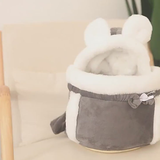 Découvrez notre sac à dos en peluche pour animaux de compagnie, le compagnon idéal pour les sorties avec votre animal préféré. Sac à dos en peluche, sac à dos pour animaux, sac à dos pour chien, sac à dos pour chat, sac à dos pour petit animal, sac à dos confortable, sac à dos sécurisé, sac à dos douillet, sac à dos pratique, sac à dos adorable, sac à dos pour randonnée, sac à dos pour voyage, sac à dos pour promenade.